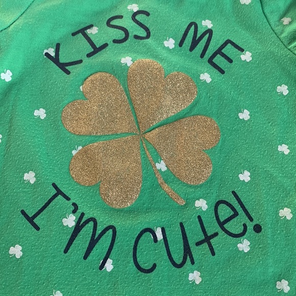 St Patrick’s Kiss Me I’m Cute Todller Girl 2T set Clover Green Shirt and Pants - Picture 2 of 6
